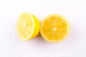 Чи можна собакам лимони?