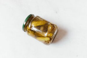 Чи можна собакам солоні огірки?