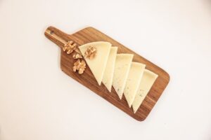Чи можна собакам сир?
