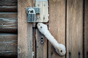 Як бути, якщо не відчиняються двері в будиночок: 5 ефективних способів.